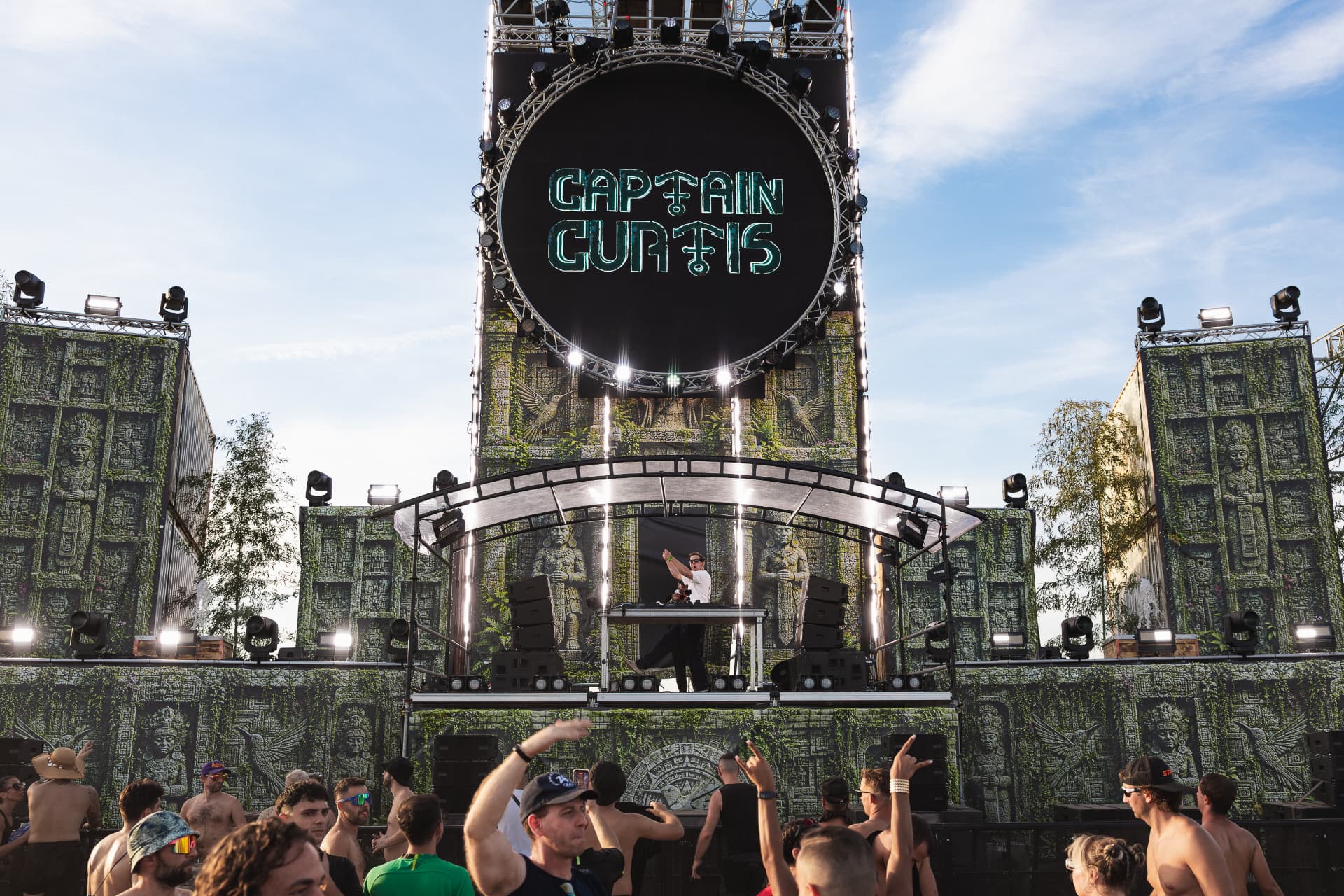 Captain Curtis on the main stage at Hummingfields Festival